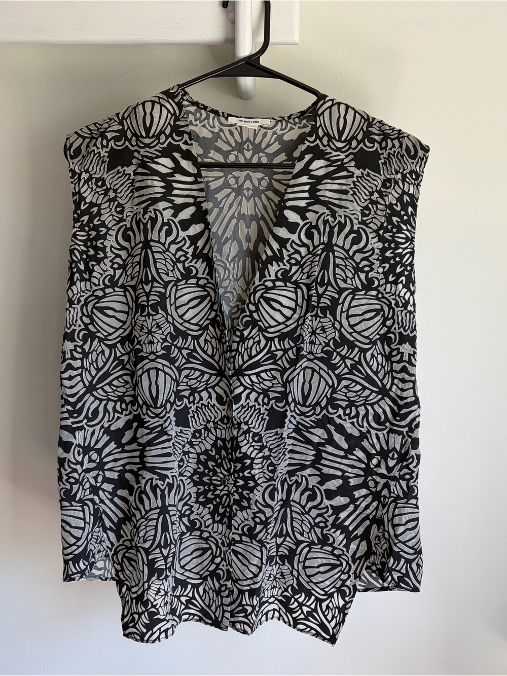 Helmut Lang Black & White Patterned Women's V-Neck Sleeveless Top